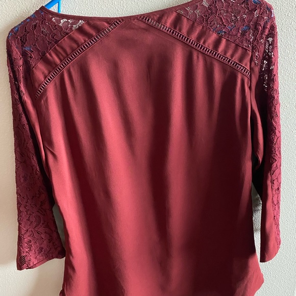 Express 3/4 arm length maroon blouse with lace detail XS - Picture 3 of 3
